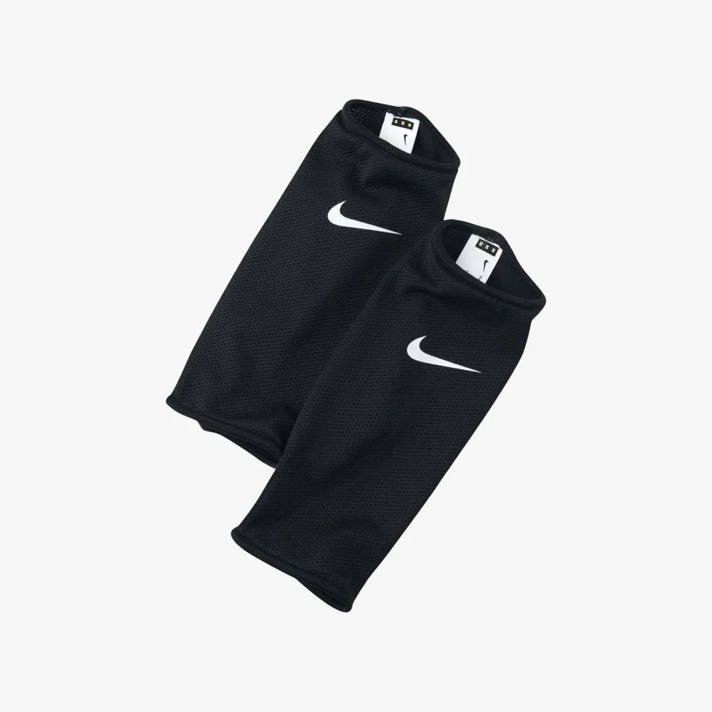 SE0174-011 NIKE GUARD LOCK SLEEVES